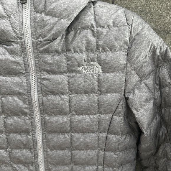 The North Face Eco Thermoball Parka 2 in Grey Color size XS - Picture 10 of 15